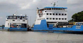 ৬ ঘণ্টা পর দৌলতদিয়া-পাটুরিয়ায় ফেরি চলাচল শুরু