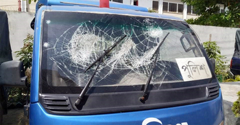 জুট মিলে চুরি, পালানোর সময় পুলিশের ওপর হামলা