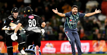 কনওয়েকে ফিরিয়ে ফিলিপসের ব্যাট ভাঙলেন হারিস রউফ