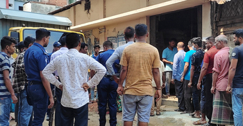 খাগড়াছড়িতে উদ্ধার ভোজ্যতেল ভোক্তাদের মাঝে বিক্রি