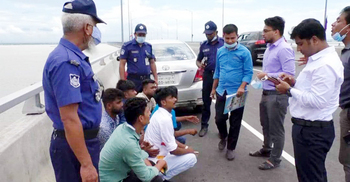 পদ্মা সেতুতে গাড়ি থামিয়ে মিউজিক ভিডিও, গুনলেন জরিমানা