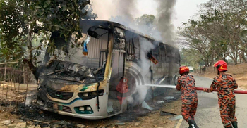 দীঘিনালায় শান্তি পরিবহনের বাসে আগুন