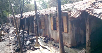 আগুনে পুড়লো সরকারি আবাসনের দশ ঘর
