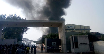 মানিকগঞ্জে মাছের খাদ্য উৎপাদন কারখানায় আগুন, ব্যাপক ক্ষয়ক্ষতি