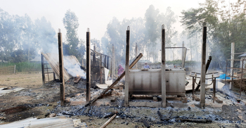 ঘোড়াঘাটে ৩০ বাড়িতে আগুন