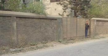 ফরিদপুরে আ’লীগ নেতার বাসা লক্ষ্য করে গুলি