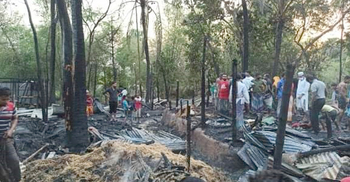 শিবচরে আগুনে পুড়ে ১০ বসতঘর ছাই