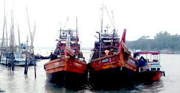 বাংলাদেশে ঢুকে মাছ শিকারের সময় ট্রলারসহ ২৮ ভারতীয় জেলে আটক