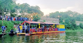 ফরিদপুরে নতুন বিনোদন কেন্দ্র ‘স্বপ্নের ভাসমান রেস্তোরাঁ’