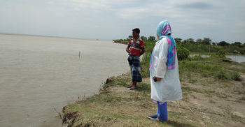 ২৬ শ্রমিক নিয়ে পদ্মায় নৌকাডুবি, নিখোঁজ ৫