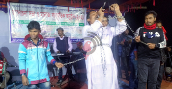 সংবর্ধনা অনুষ্ঠানে শিকল পরে হাজির পরাজিত প্রার্থী