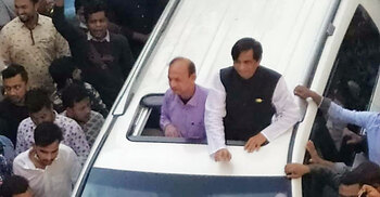 যোগদানের প্রথম দিনে শুভেচ্ছায় ভাসলেন মেয়র কিরণ