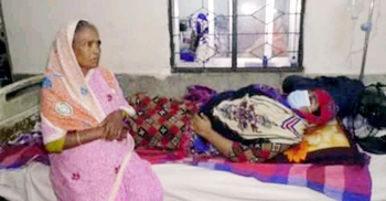 ঘরে সাউন্ডবক্স বাজিয়ে আগুনে পুড়িয়ে স্ত্রীকে হত্যাচেষ্টা