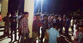 ভিজিএফের চালে অনিয়মের অভিযোগে চেয়ারম্যান অবরুদ্ধ