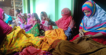 নকশিকাঁথায় স্বপ্ন বুনছেন দুই শতাধিক নারী