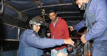 গোবিন্দগঞ্জে শহীদ মিনার থেকে ককটেল ও ছুরিসহ আটক ২