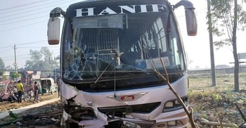 Six killed as bus rams auto-rickshaw