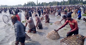 গাইবান্ধায় শুরু মাছ ধরার ‘বৈদ’ উৎসব