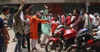 Gausia market workers stage protest demanding arrears