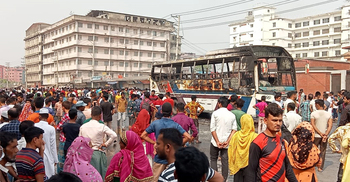 গাজীপুরে শ্রমিক নিহত হওয়ার গুজবে বাসে আগুন