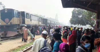 শ্রীপুরে মহুয়া এক্সপ্রেস ট্রেনের ইঞ্জিন ও বগি লাইনচ্যুত