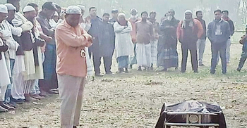 ডান্ডাবেড়ি নিয়ে মায়ের জানাজায় বিএনপি নেতা, যা বলছে কর্তৃপক্ষ