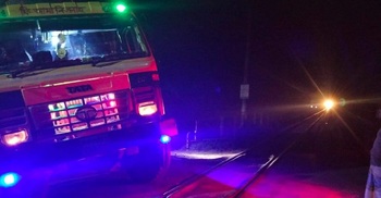 রেললাইনে বিকল ট্রাক, দুর্ঘটনা থেকে রক্ষা পেল মহুয়া কমিউটার ট্রেন