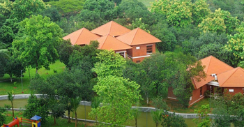 তিনদিনের ছুটিতে গাজীপুরের রিসোর্টে উৎসবের আমেজ