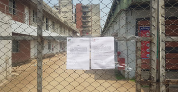 কারখানায় গিয়ে বন্ধের নোটিশ পেলেন পোশাক শ্রমিকরা