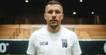 Podolski makes dream move to boyhood club