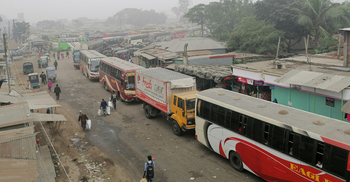 ফেরির অপেক্ষায় ১২ ঘণ্টা!