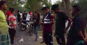 বাসের ধাক্কায় মোটরসাইকেল আরোহী দুই শিক্ষার্থী নিহত