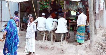 শহরে বাধ্য হলেও গ্রামে বালাই নেই স্বাস্থ্যবিধির