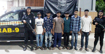 শায়েস্তাগঞ্জে ডাকাতির প্রস্তুতিকালে অস্ত্রসহ গ্রেফতার ৬