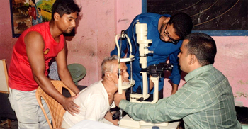 খাগড়াছড়িতে ৫০০ মানুষকে চোখের চিকিৎসা দিলো সেনাবাহিনী