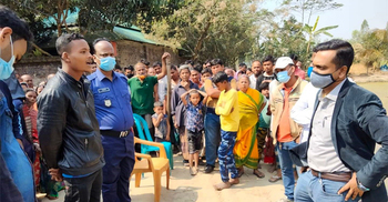 স্কুলছাত্রীকে উত্ত্যক্ত করায় বখাটের জরিমানা