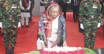 বঙ্গবন্ধুর প্রতিকৃতিতে প্রধানমন্ত্রীর শ্রদ্ধা