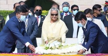 PM pays rich tributes to Mahatma Gandhi