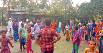 পরকীয়ায় বাধা দেওয়ায় ১৬ গ্রামবাসীর বিরুদ্ধে ধর্ষণ মামলা