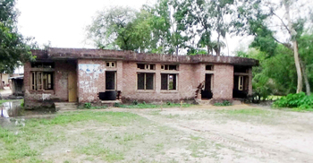 রানীনগরে ঝুঁকিপূর্ণ স্বাস্থ্যকেন্দ্রে চলছে চিকিৎসাসেবা