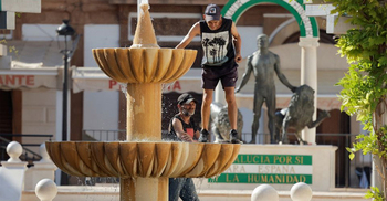 How to sleep in a heat wave, according to experts