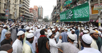 Hefajat’s protest rally against Macron halts traffic in Dhaka