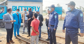 প্রাইভেটকারচালকের খামখেয়ালিতেই বিরামপুরের ট্রেন দুর্ঘটনা