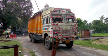 দুদিন পর হিলি দিয়ে আমদানি-রপ্তানি শুরু