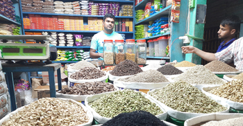 হিলিতে বেড়েছে সব ধরনের মসলার দাম