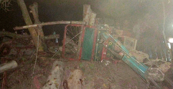 কাঠবোঝাই ট্রলিচাপায় প্রাণ গেলো চালকের