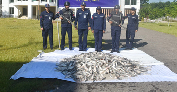 ঢাকাগামী লঞ্চ থেকে ৩০ মণ জাটকা জব্দ