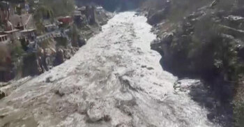 Himalayan glacier bursts in India, 100-150 feared dead