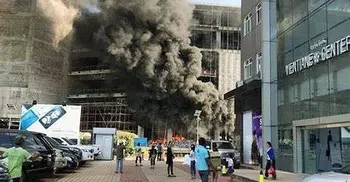 300 trapped after HK building catches fire