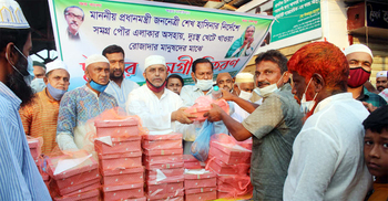 পটুয়াখালীতে অসহায় মানুষদের ইফতার সামগ্রী দিলেন সুলতান মৃধা